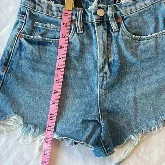 Blank NYC The Reeve High Rise Denim Short in Cruise Control. Size 25. NWT! - Picture 13 of 14